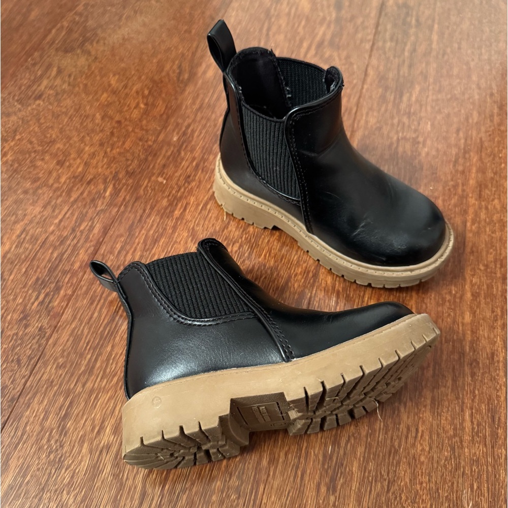 Old Navy Black Chelsea Lug Boot